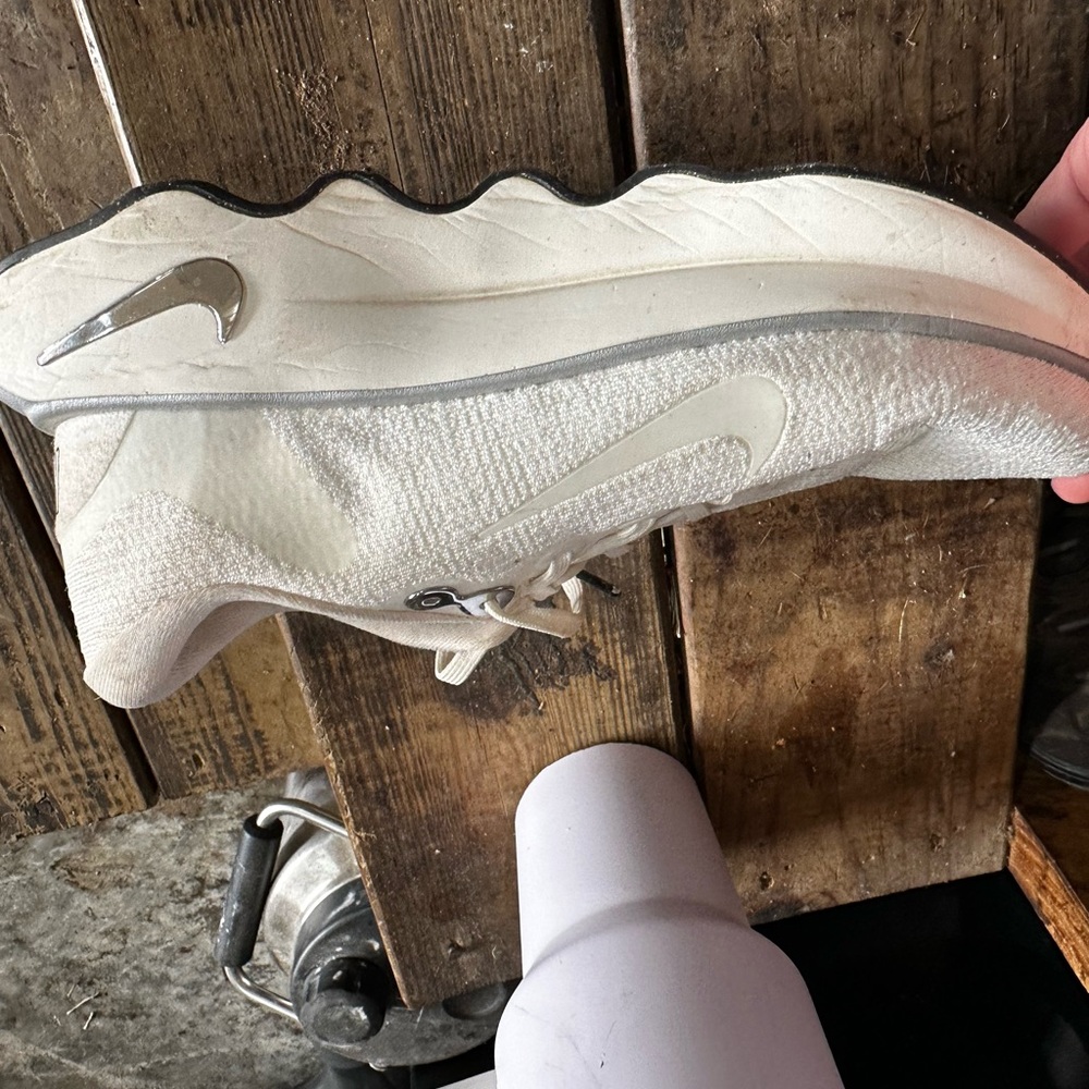 Nike Women's White Sneakers Motiva
